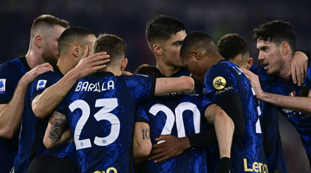  米兰双雄对决AC米兰笑到最后