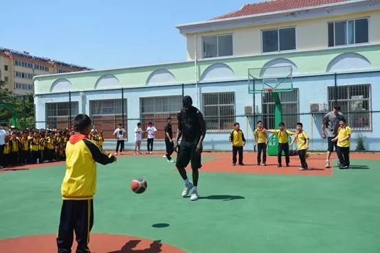  校园篮球推广活动如火如荼开展