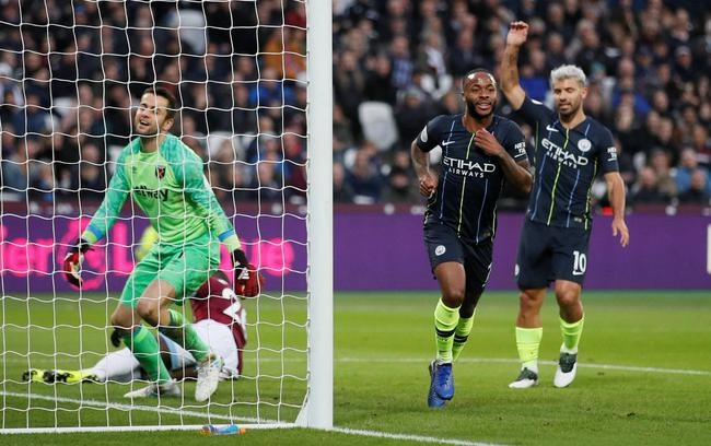  曼城客场大胜锁定半程冠军，展现统治力  