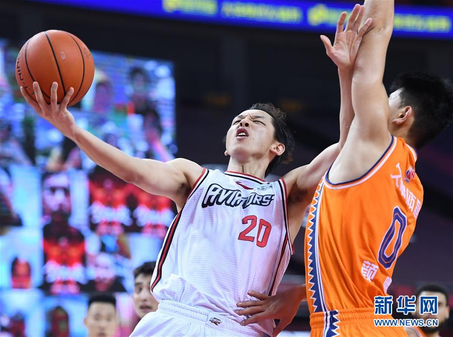  上海久事双外援合璧击败深圳马可波罗