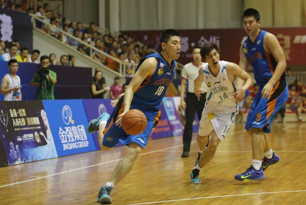  广东宏远快攻如潮大胜四川金强男篮